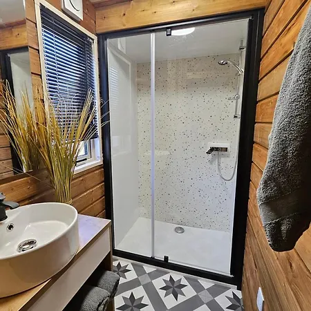Mobil-home Confortable, Animaux Ok - 6 Pers. - Api-1-52-2530 * Coulon